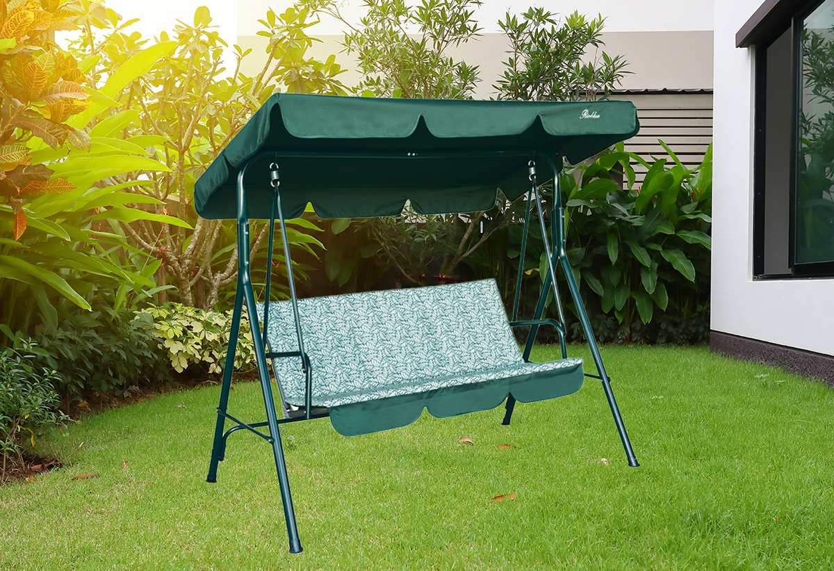 Η κούνια τοποθετημένη σε μια βεράντα